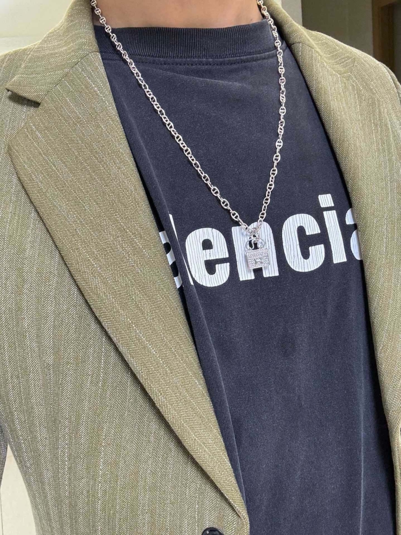 H**me5 necklaces